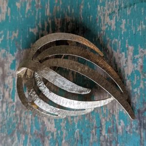 Vintage MONET Brushed Gold-Tone Abstract Leaf Mid-Century Brooch Pin